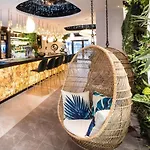 Voco Centre - The Garden By Ihg