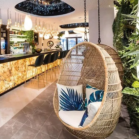 Voco Centre - The Garden By Ihg