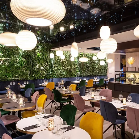 Voco Centre - The Garden By Ihg Hotel