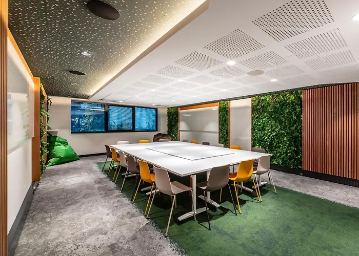 Szálloda Voco Centre - The Garden By Ihg 4*