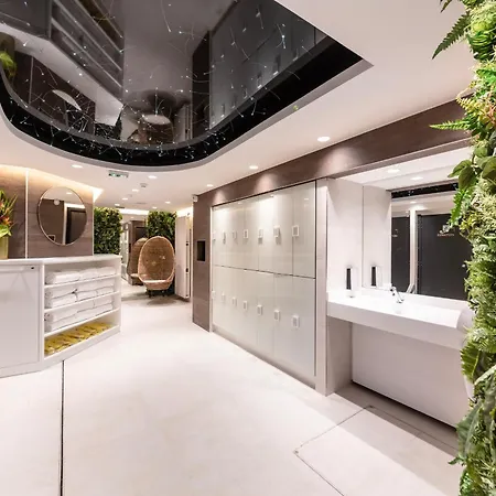 Voco Centre - The Garden By Ihg 4*