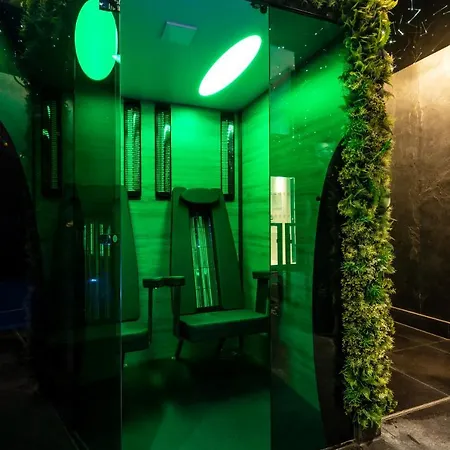 Hotel Voco Centre - The Garden By Ihg 4*